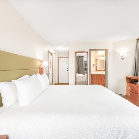 Victoria Regent Waterfront Hotel & Suites Экстерьер фото