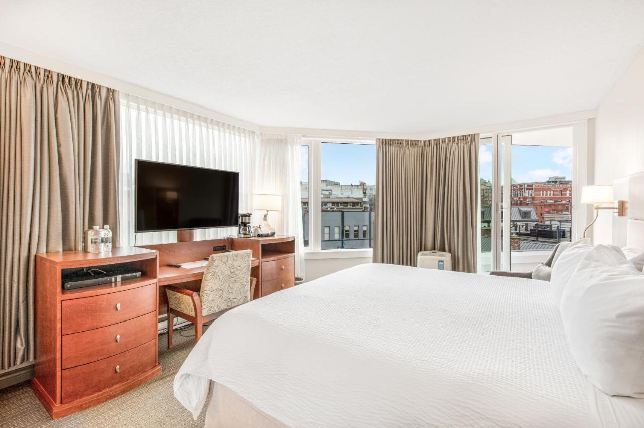 Victoria Regent Waterfront Hotel & Suites Экстерьер фото